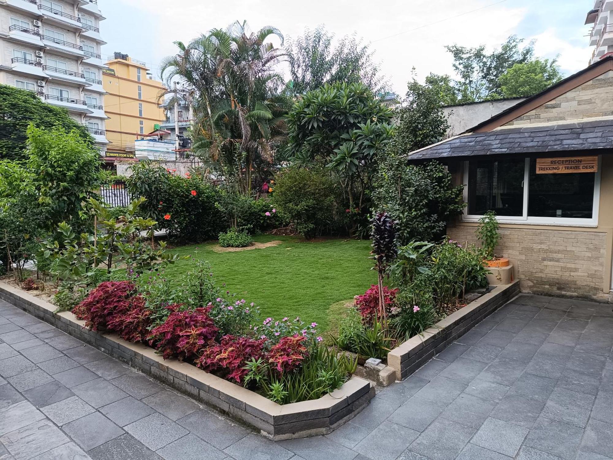 The Mountain House Hotel Pokhara Exterior foto